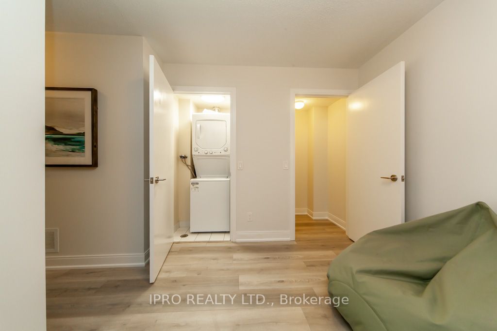 315 Village Green Sq, #51
