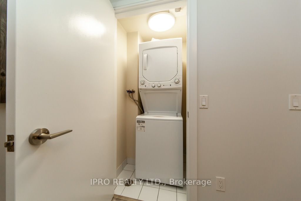 315 Village Green Sq, #51