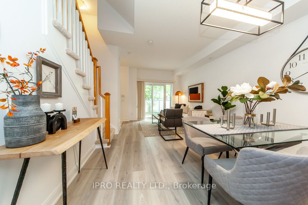 315 Village Green Sq, #51