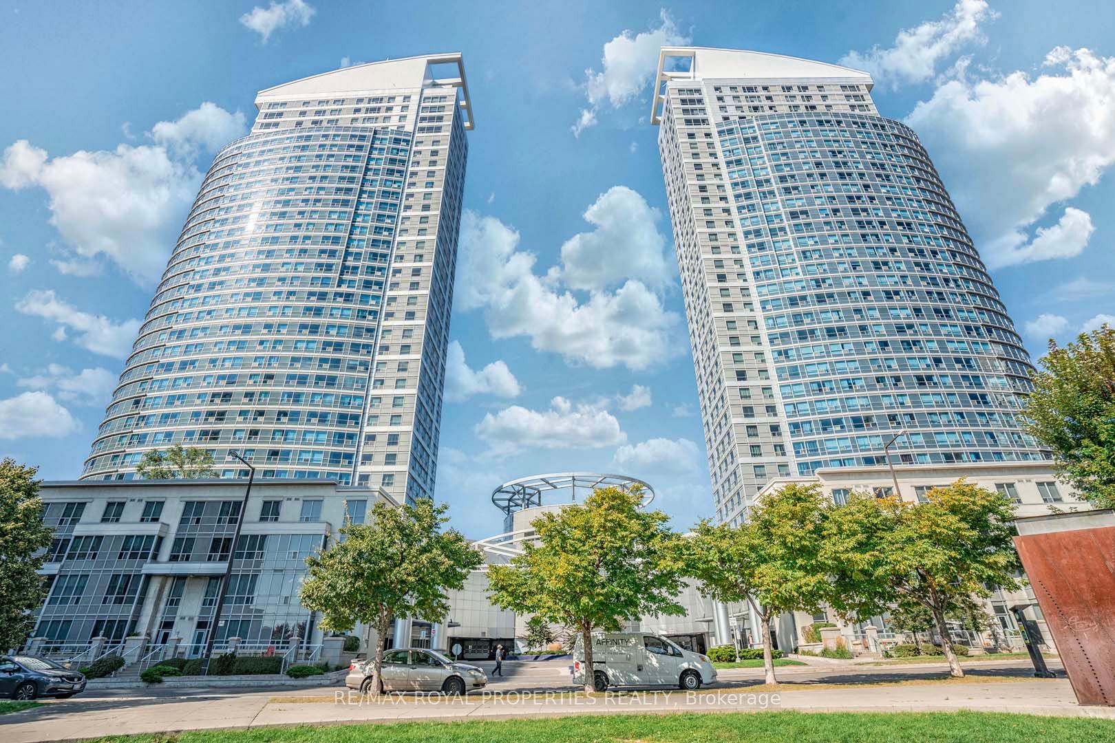 38 Lee Centre Dr, #Ph303