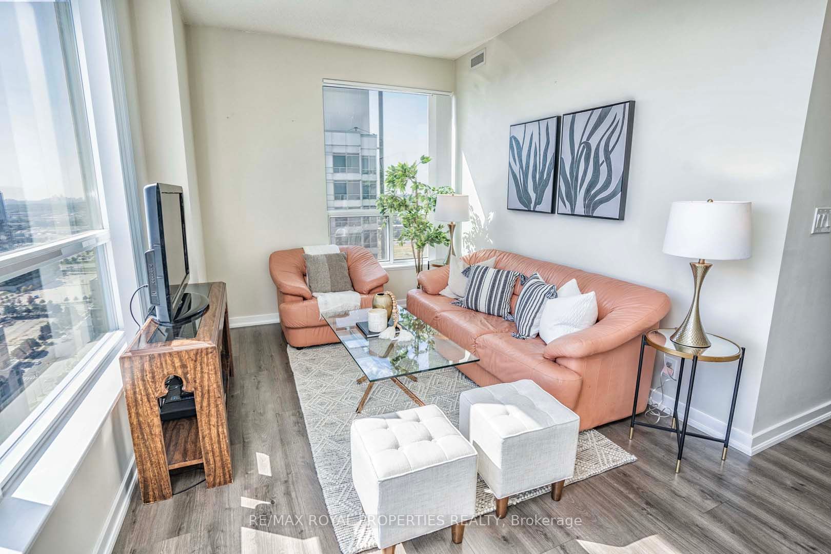 38 Lee Centre Dr, #Ph303