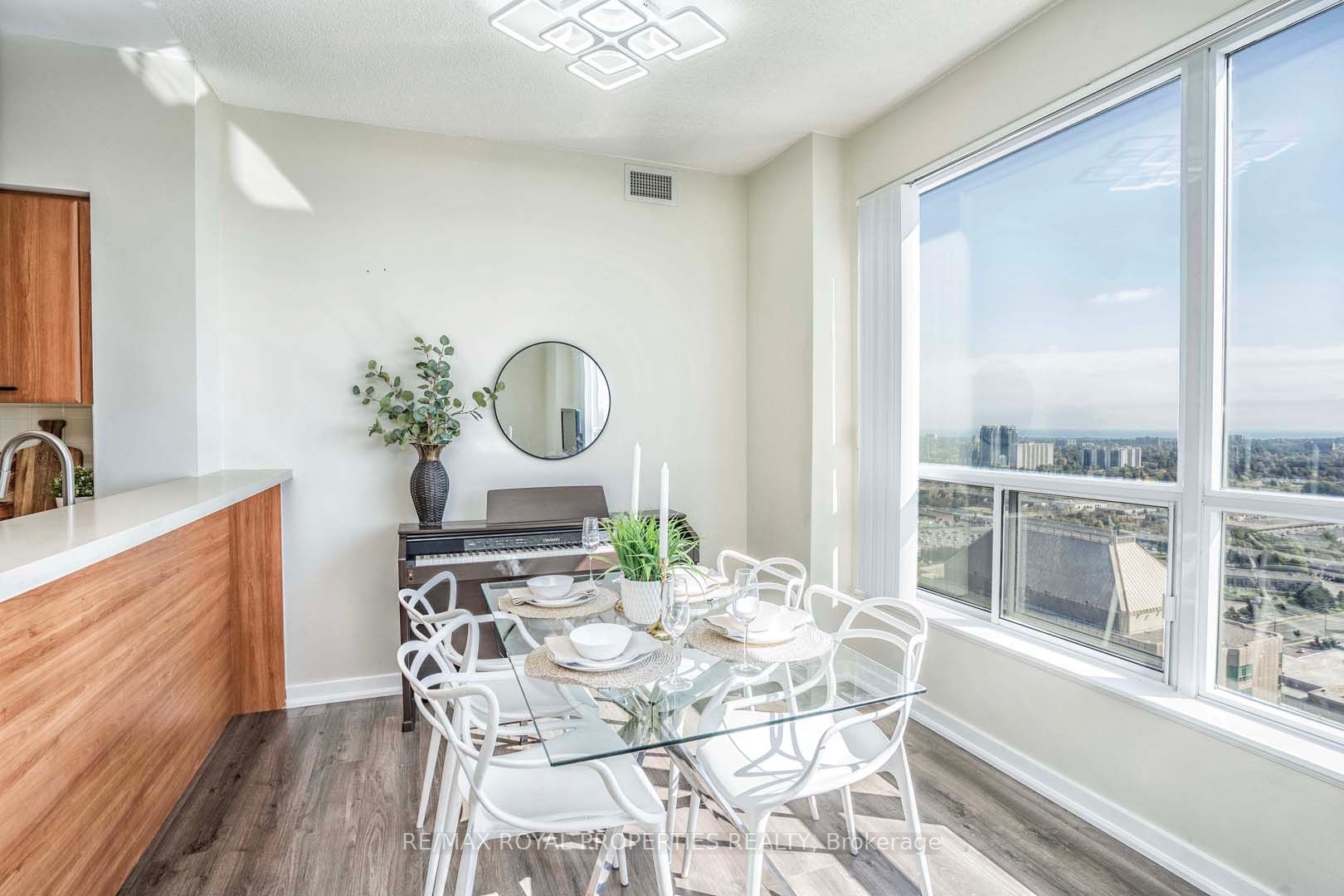 38 Lee Centre Dr, #Ph303