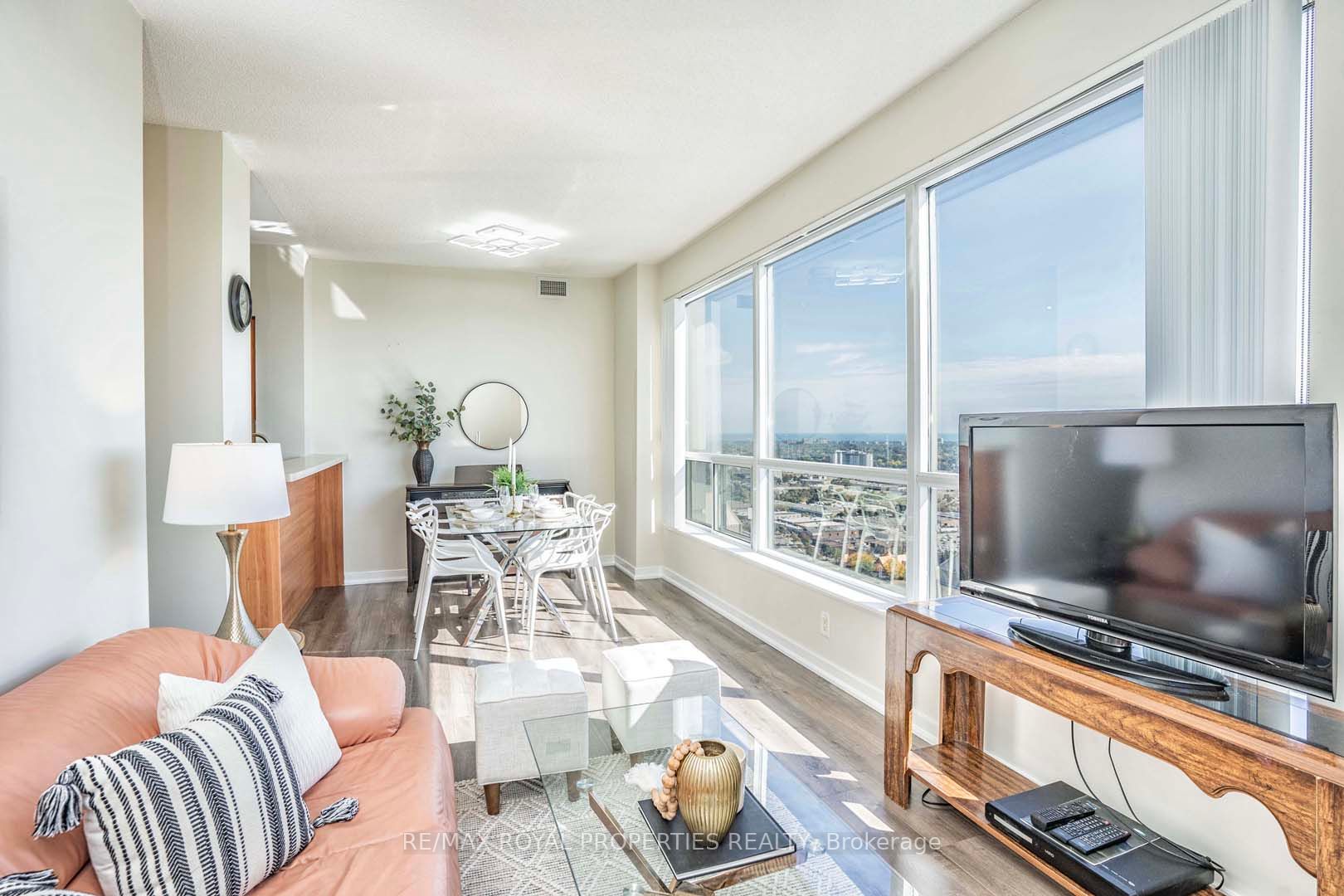 38 Lee Centre Dr, #Ph303