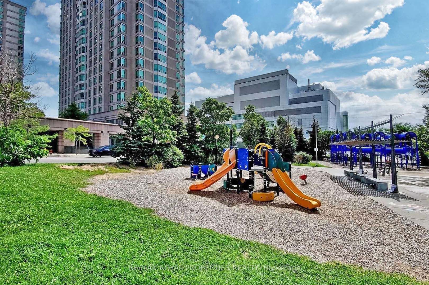 38 Lee Centre Dr, #Ph303
