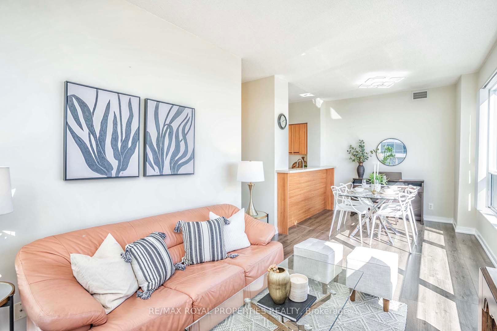 38 Lee Centre Dr, #Ph303