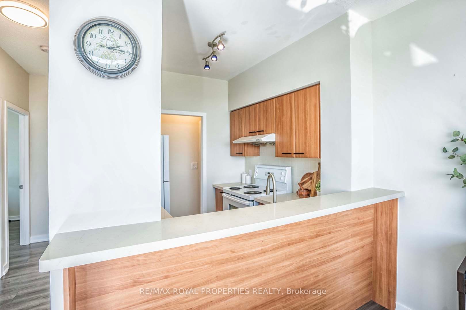38 Lee Centre Dr, #Ph303
