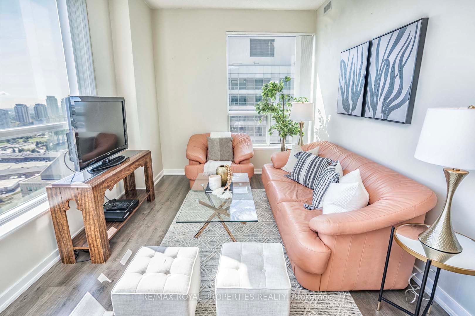 38 Lee Centre Dr, #Ph303