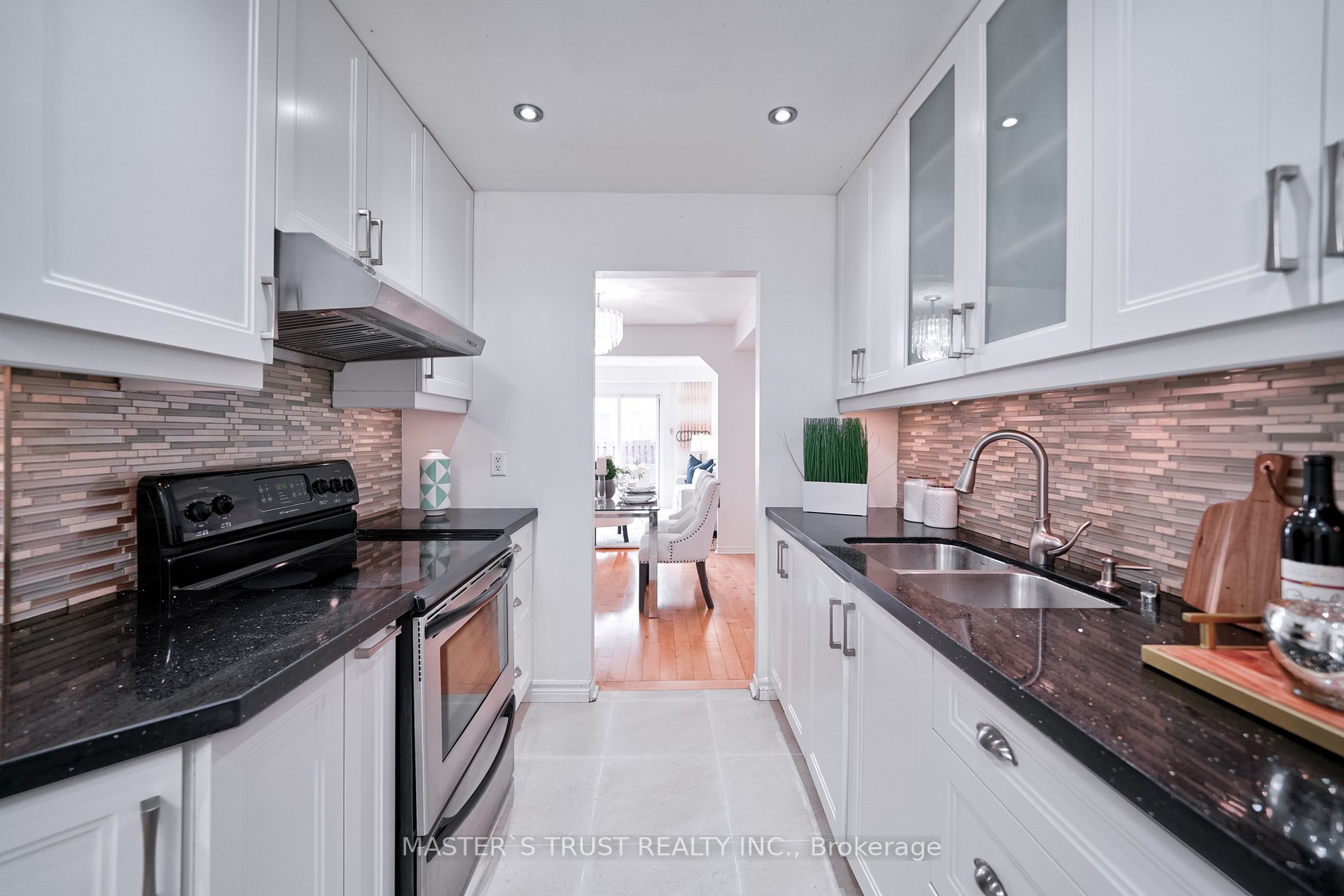81 Rakewood Cres