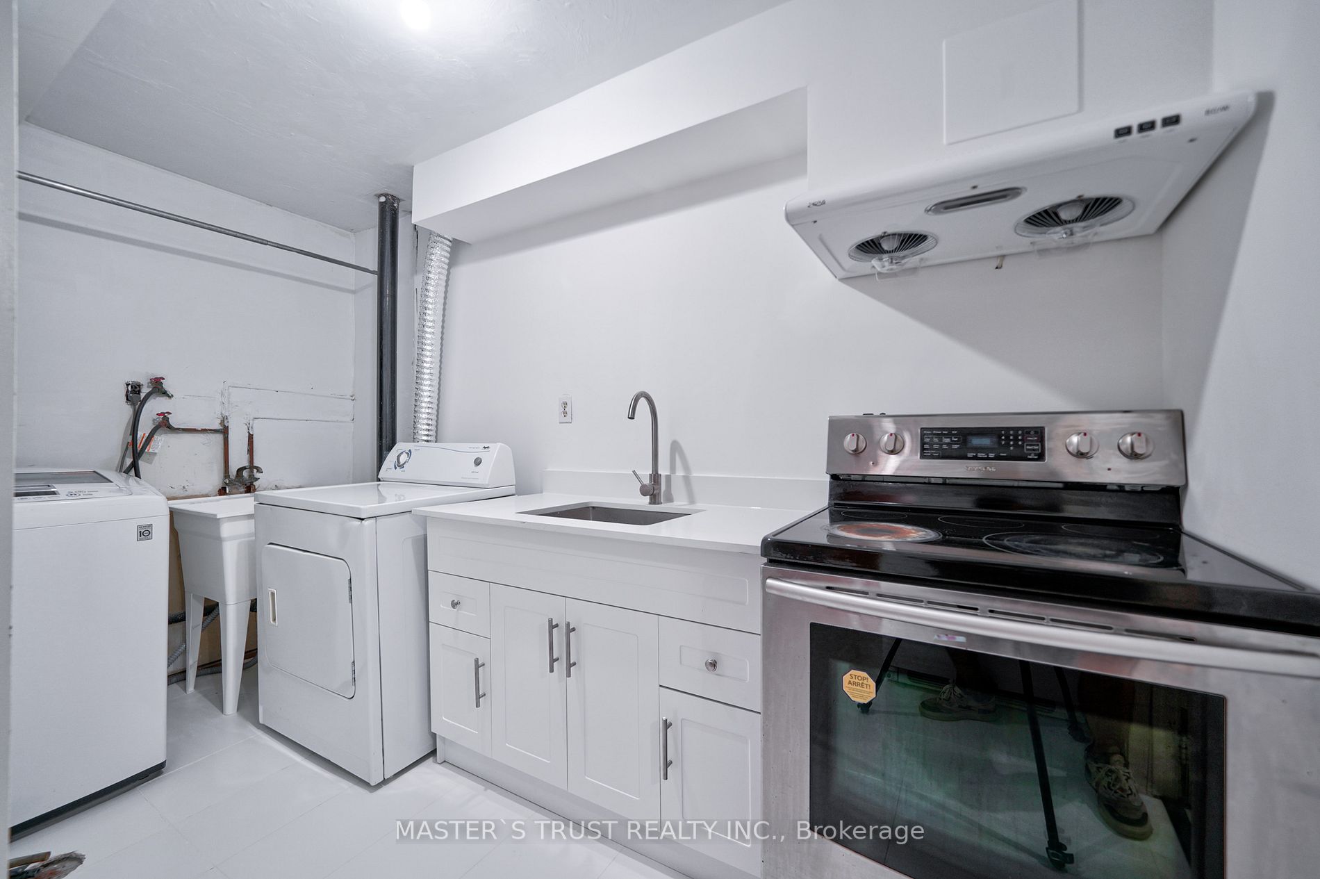 81 Rakewood Cres