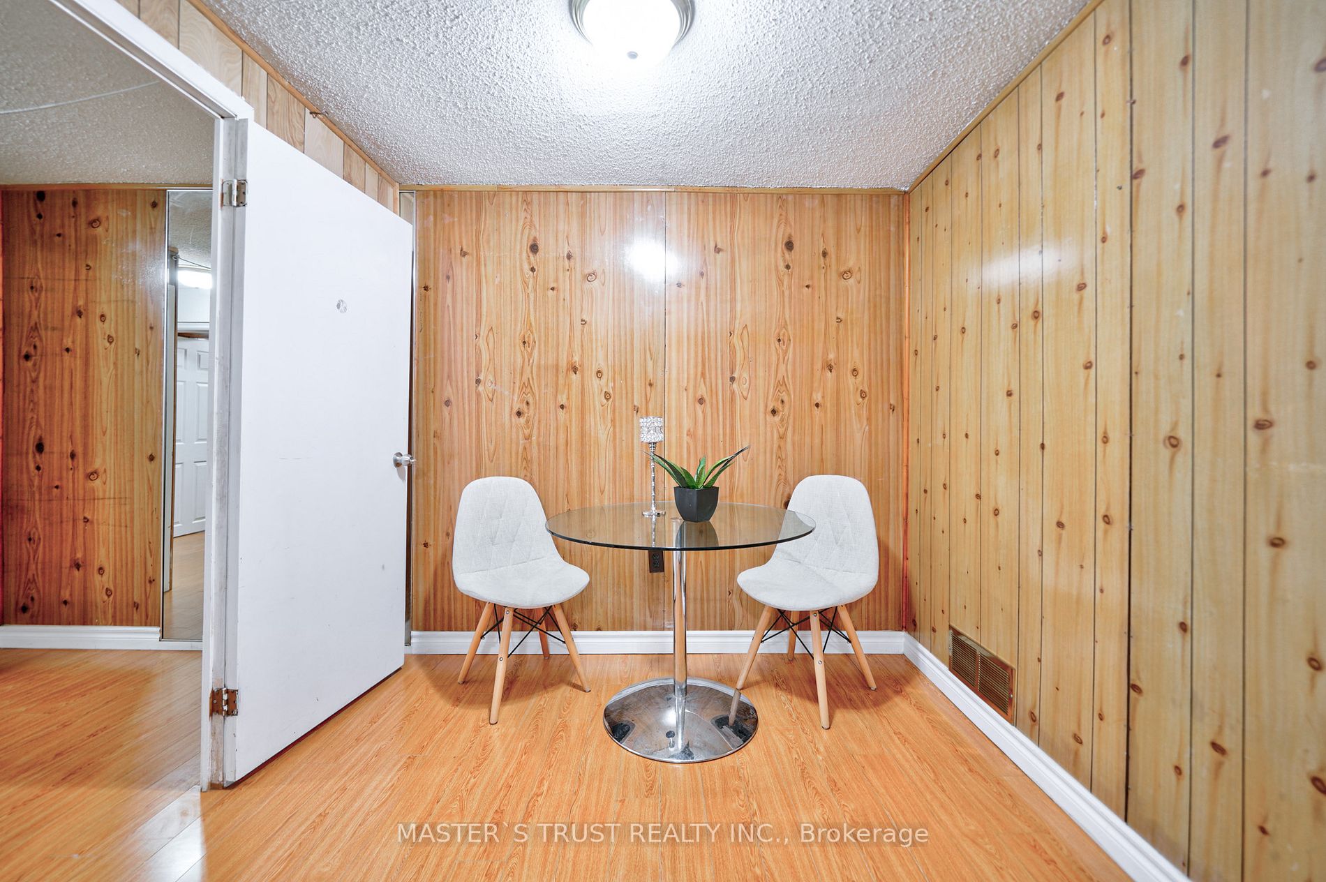 81 Rakewood Cres