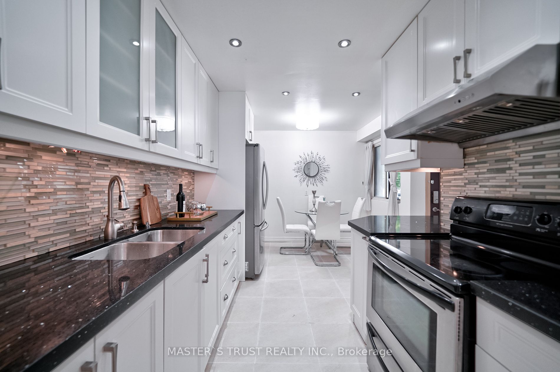 81 Rakewood Cres