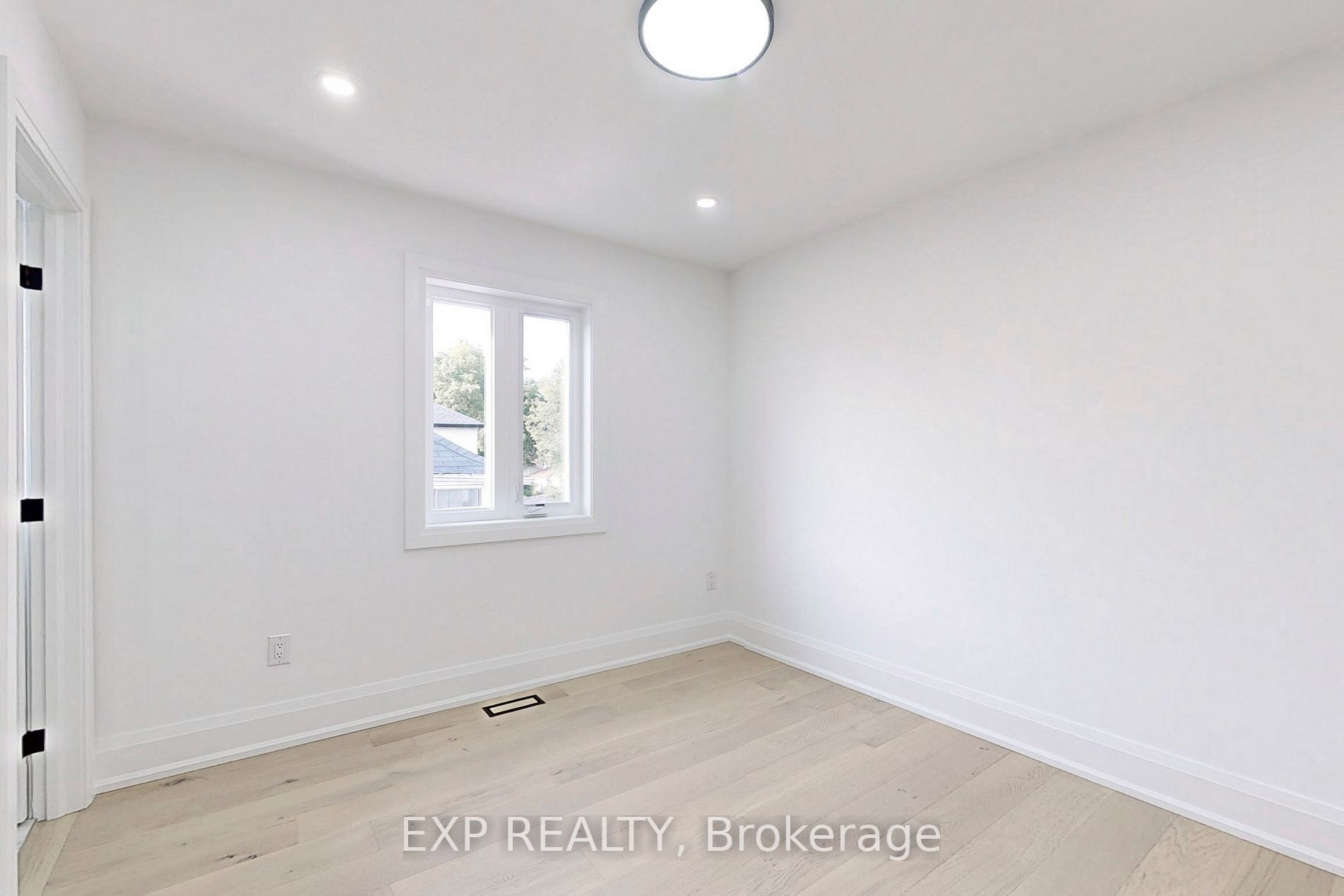 83 Kalmar Ave