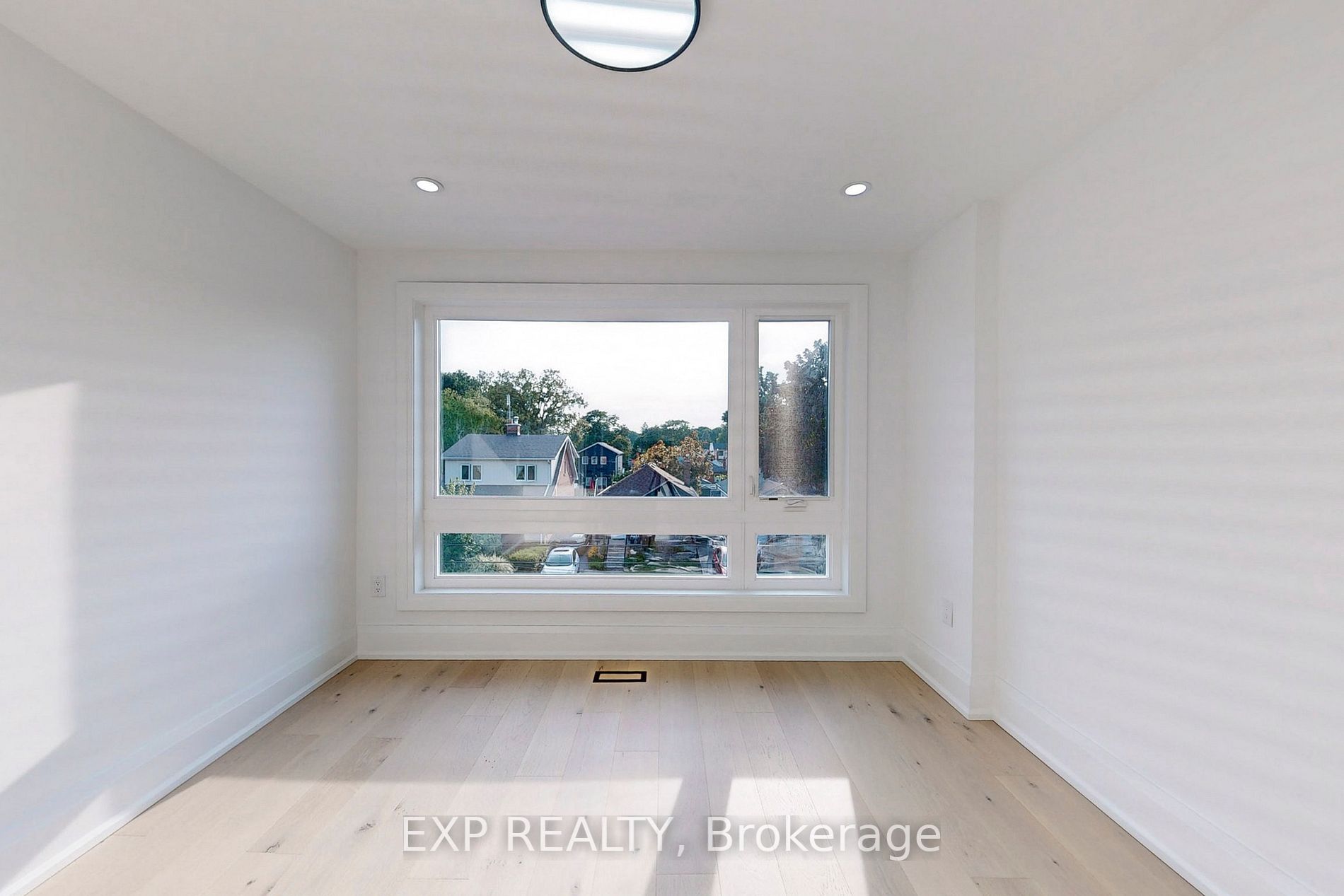 83 Kalmar Ave