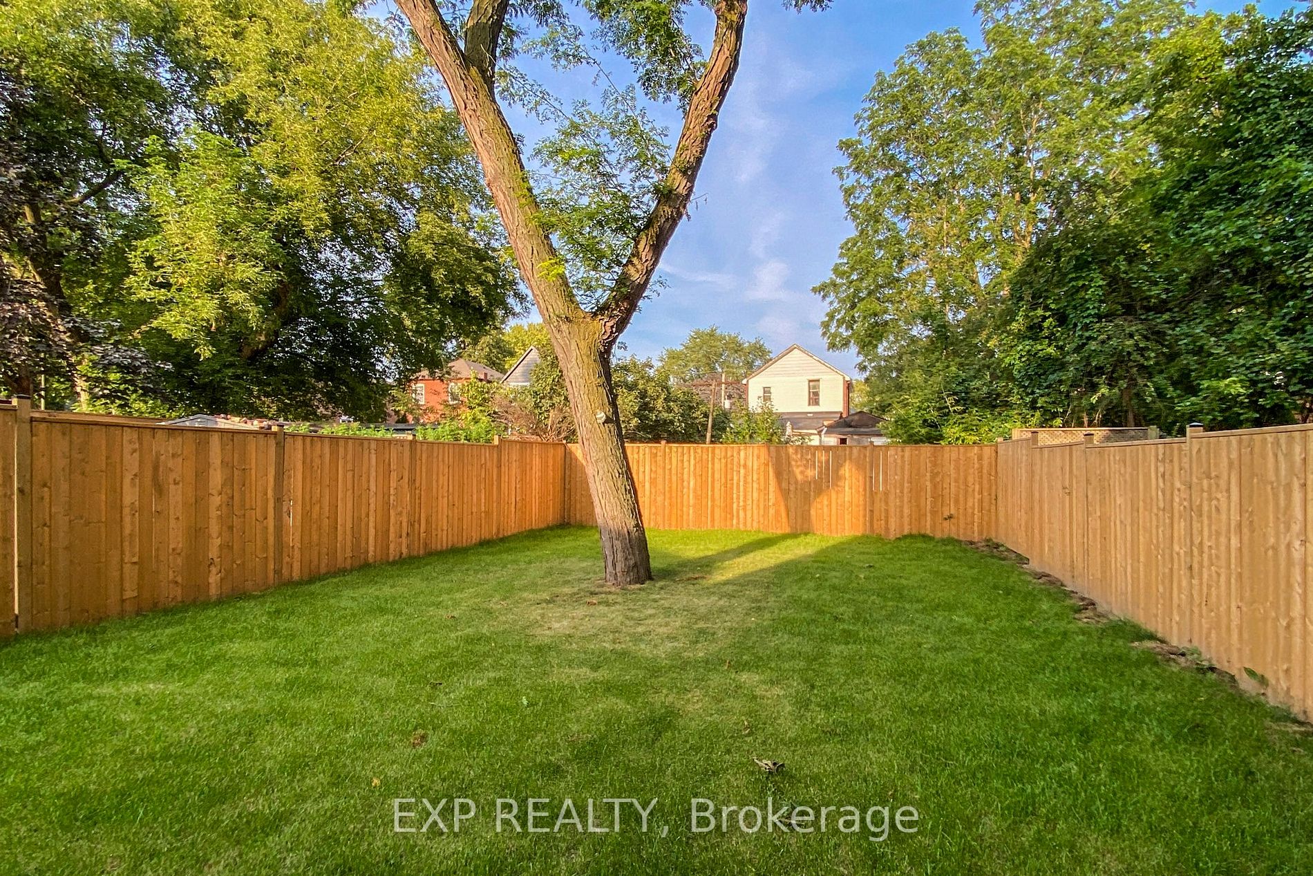 83 Kalmar Ave