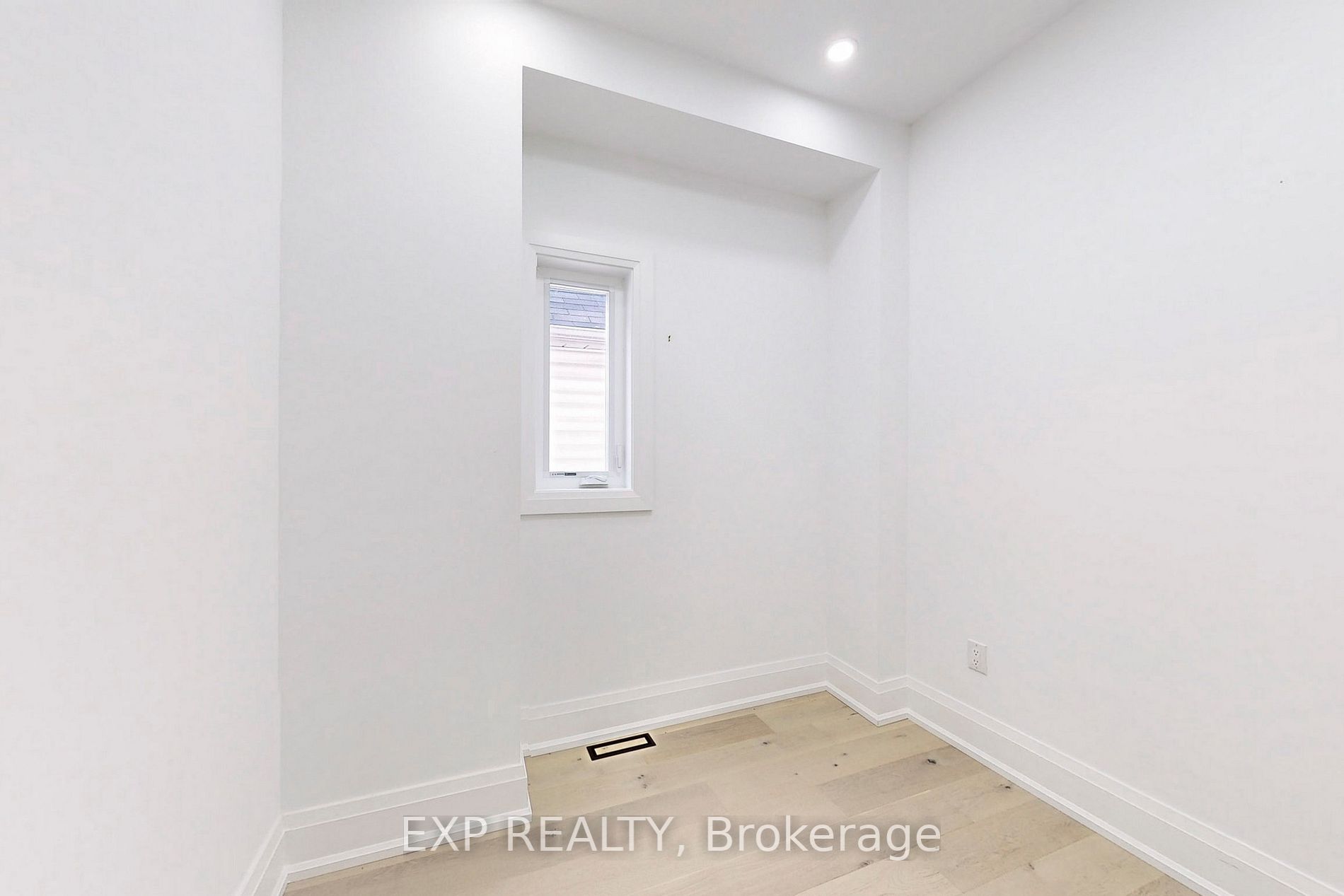 83 Kalmar Ave