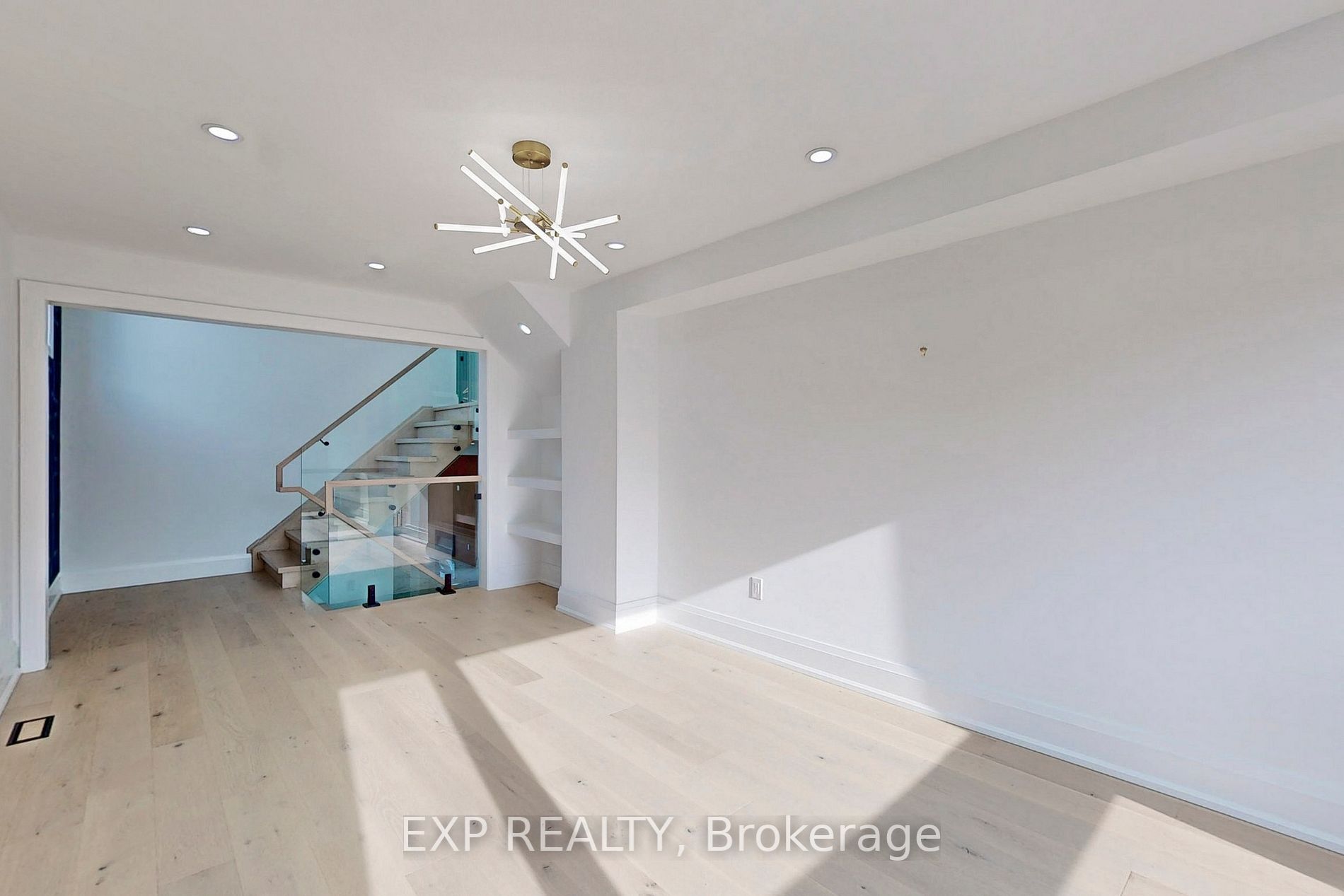 83 Kalmar Ave
