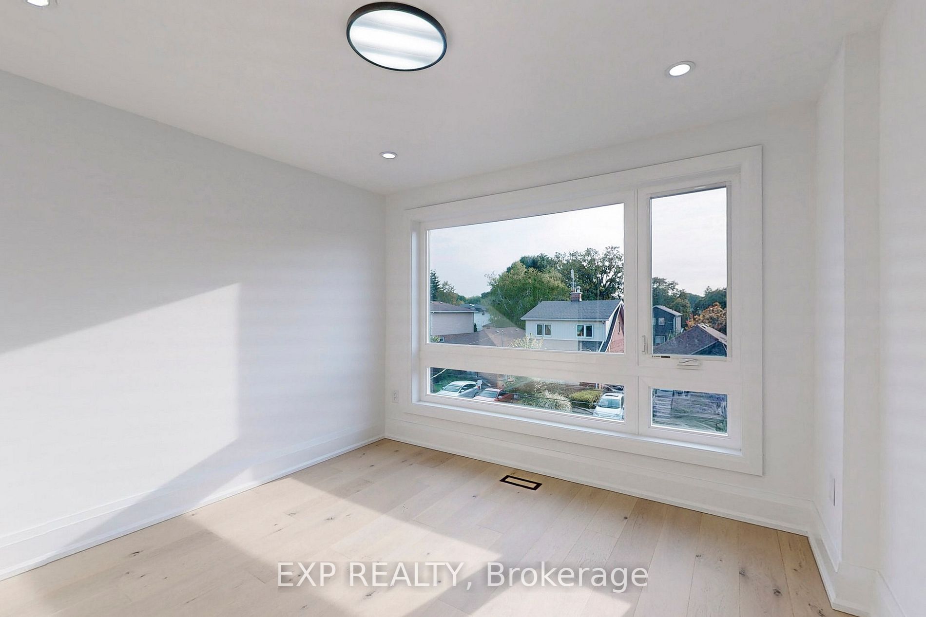 83 Kalmar Ave