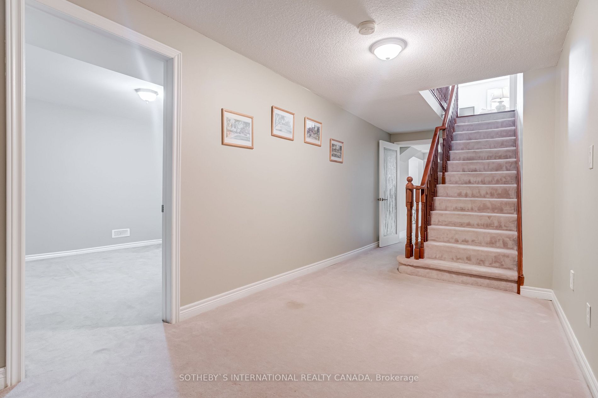 181 Carnwith Dr W