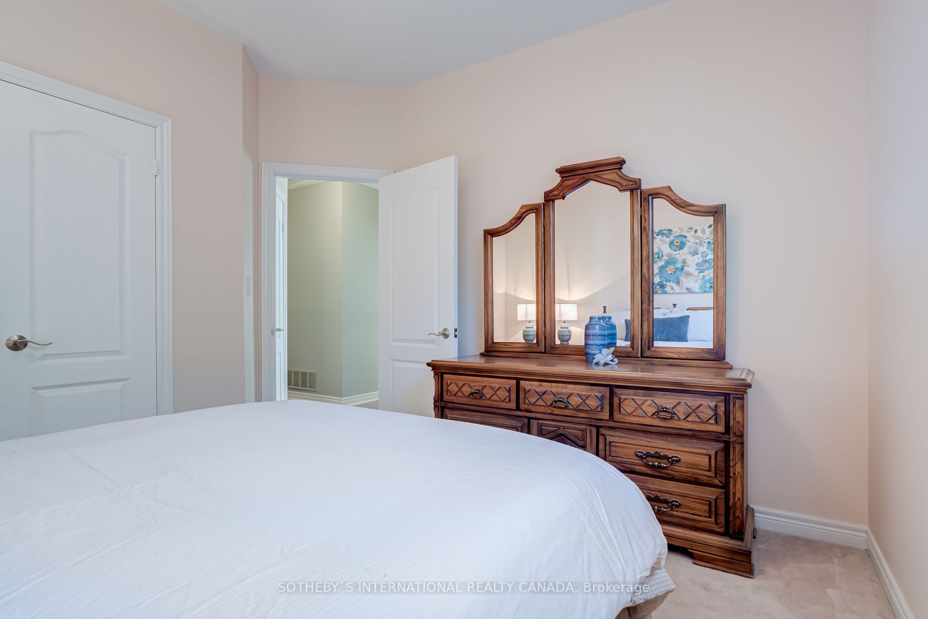 181 Carnwith Dr W