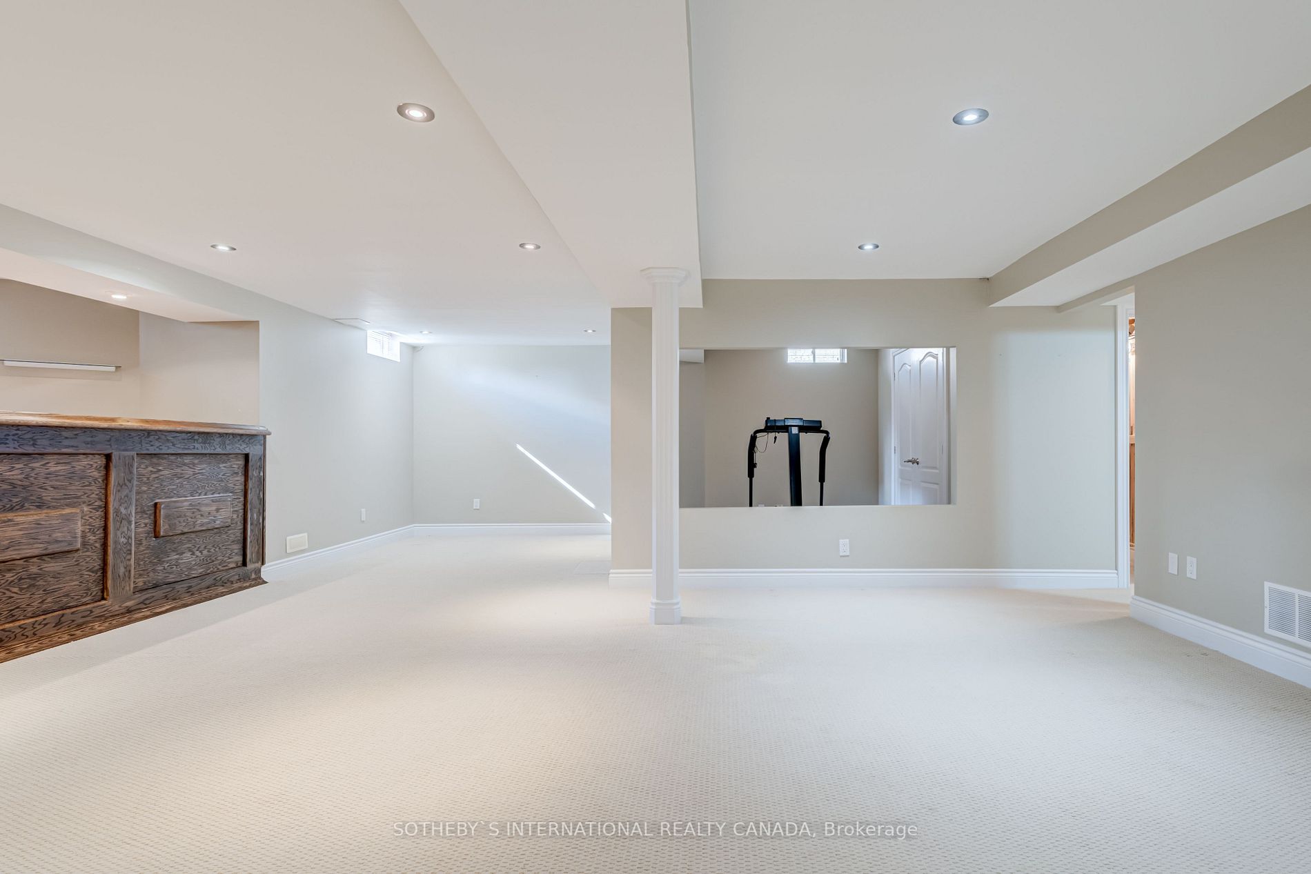 181 Carnwith Dr W