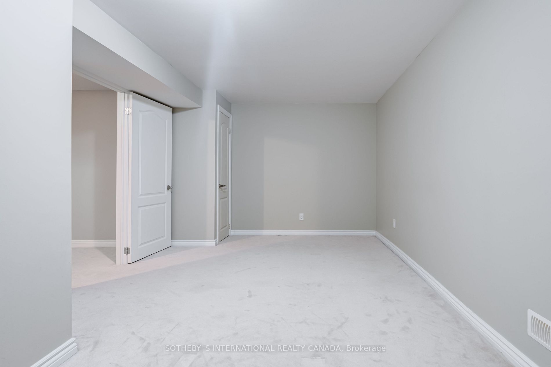 181 Carnwith Dr W