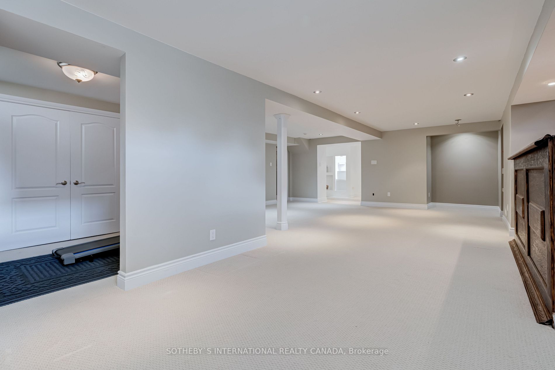 181 Carnwith Dr W
