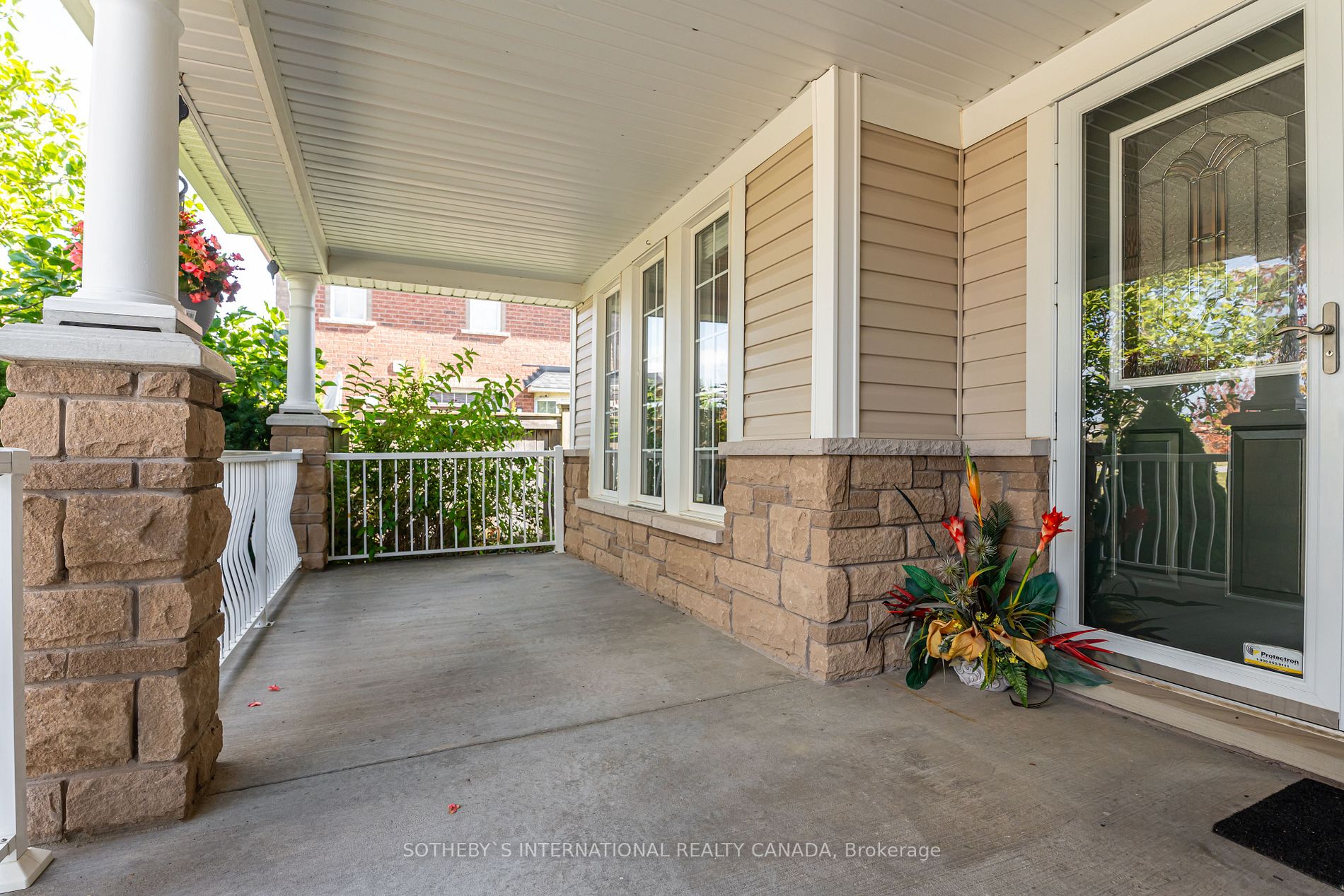181 Carnwith Dr W