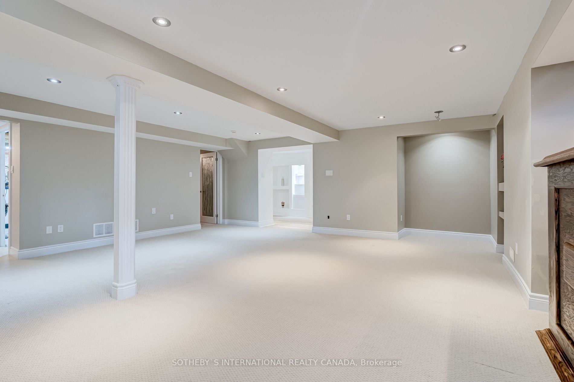 181 Carnwith Dr W