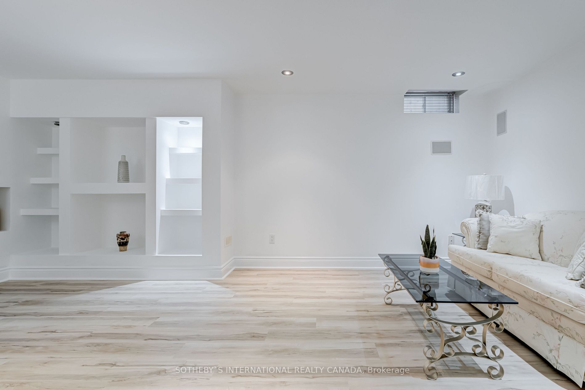 181 Carnwith Dr W