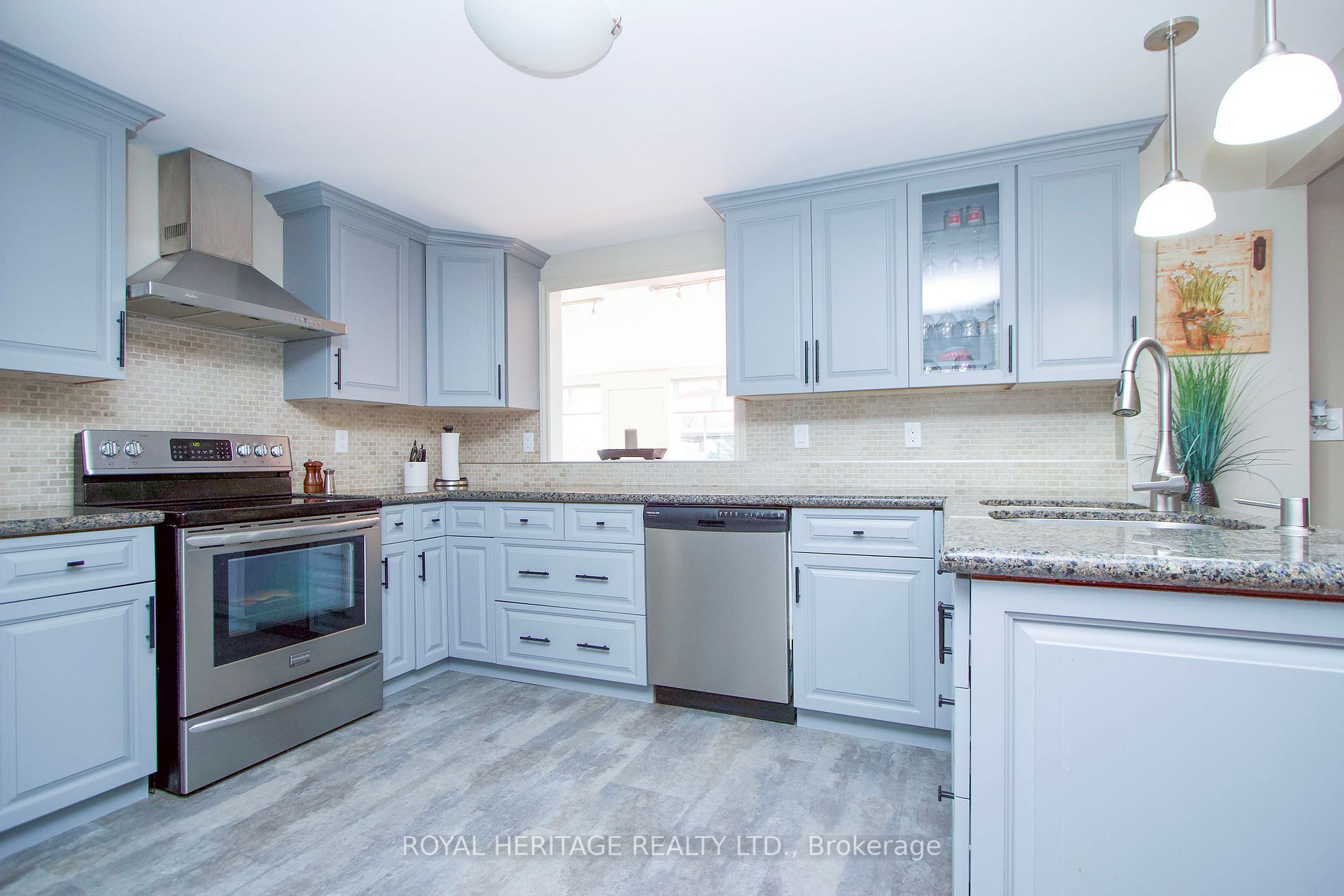 84 Fairway Dr