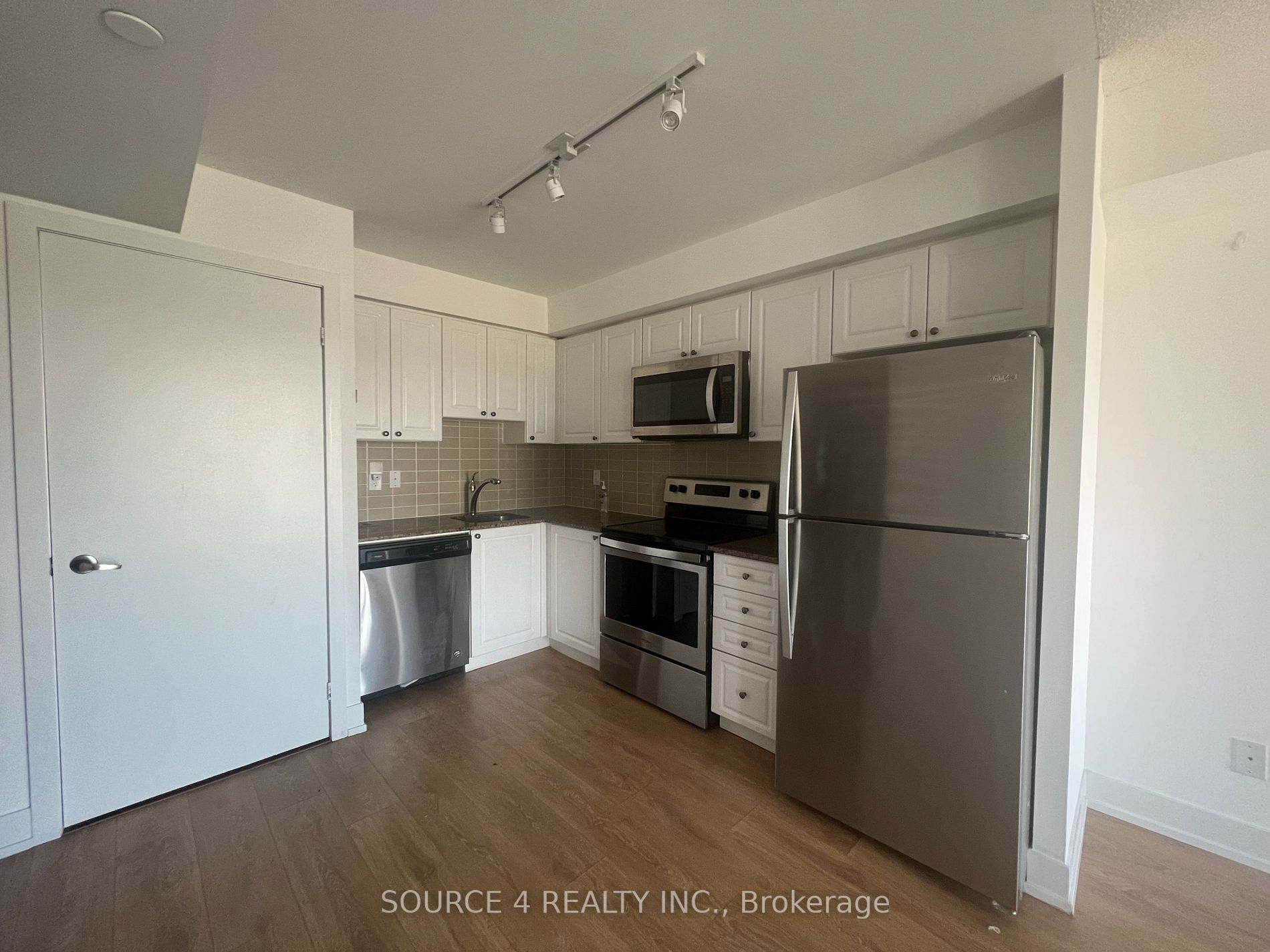 1255 Bayly St, #901