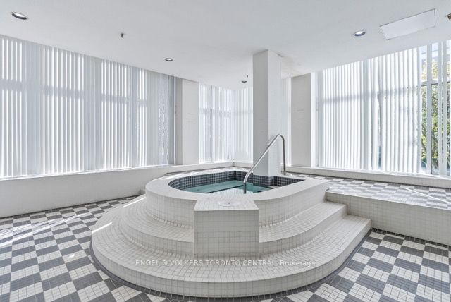 70 Cumberland Lane, #406