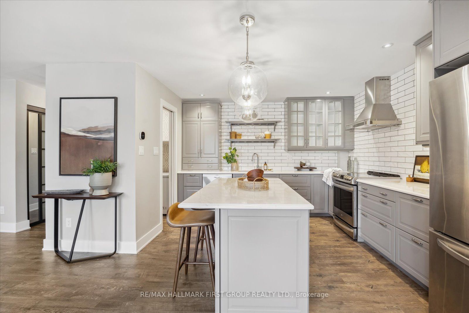 337 Simcoe St N, #306