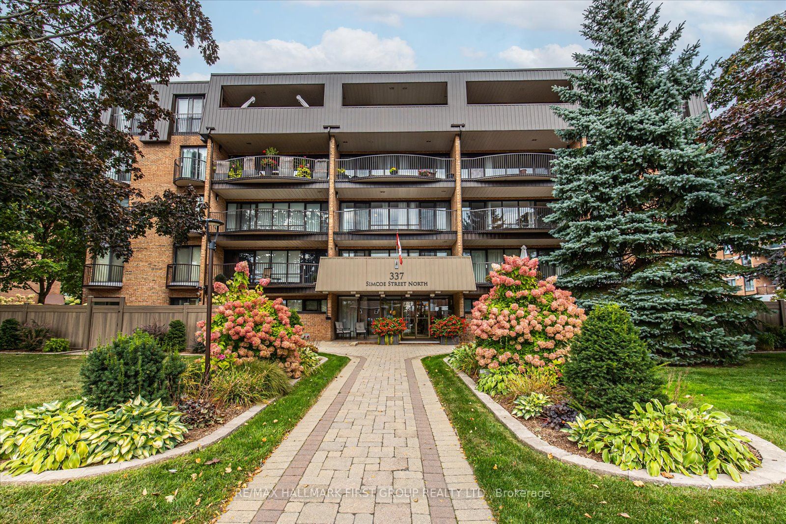 337 Simcoe St N, #306
