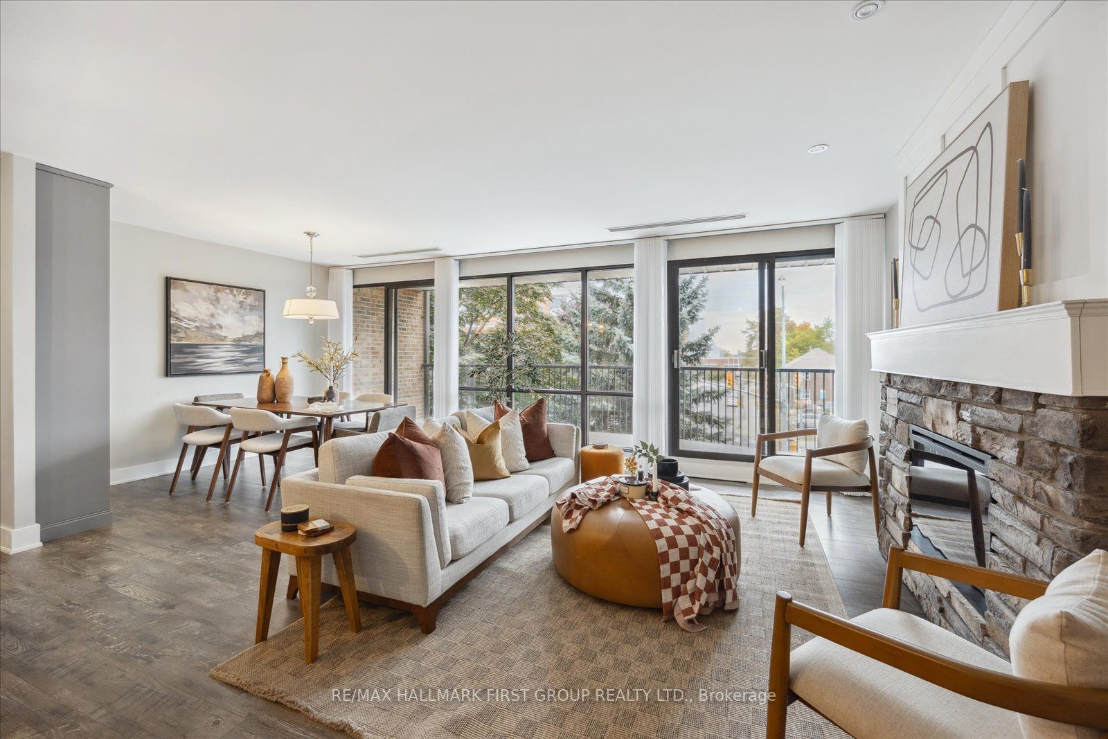 337 Simcoe St N, #306
