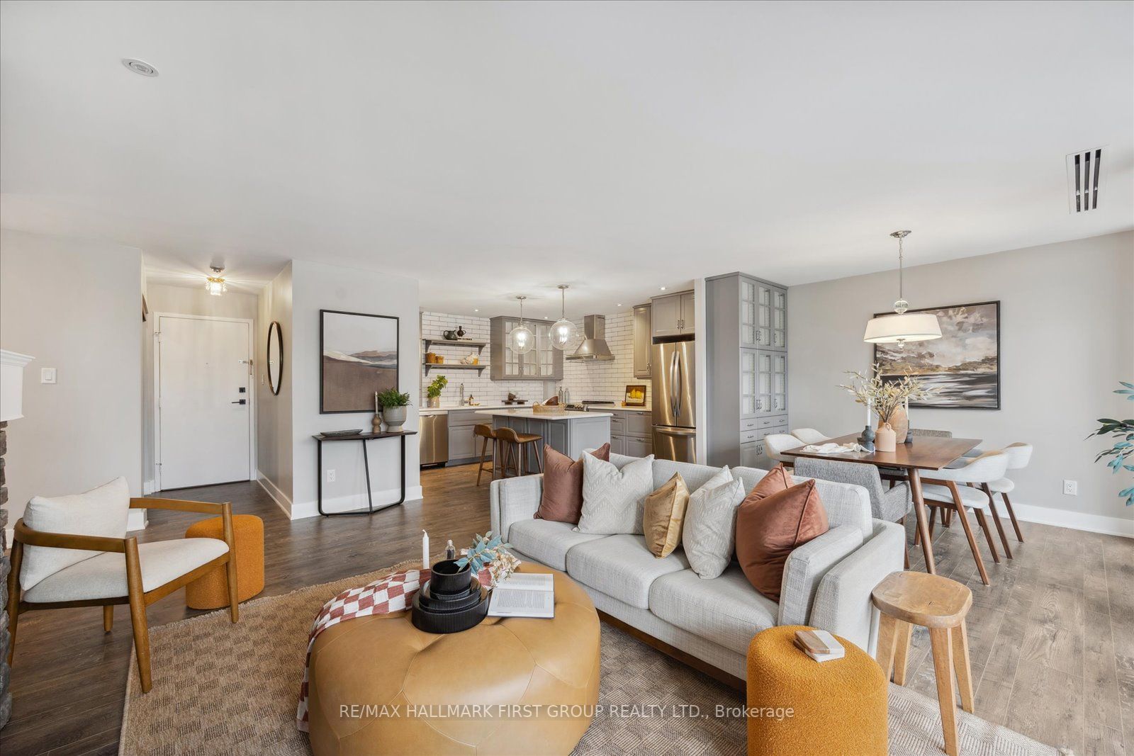 337 Simcoe St N, #306