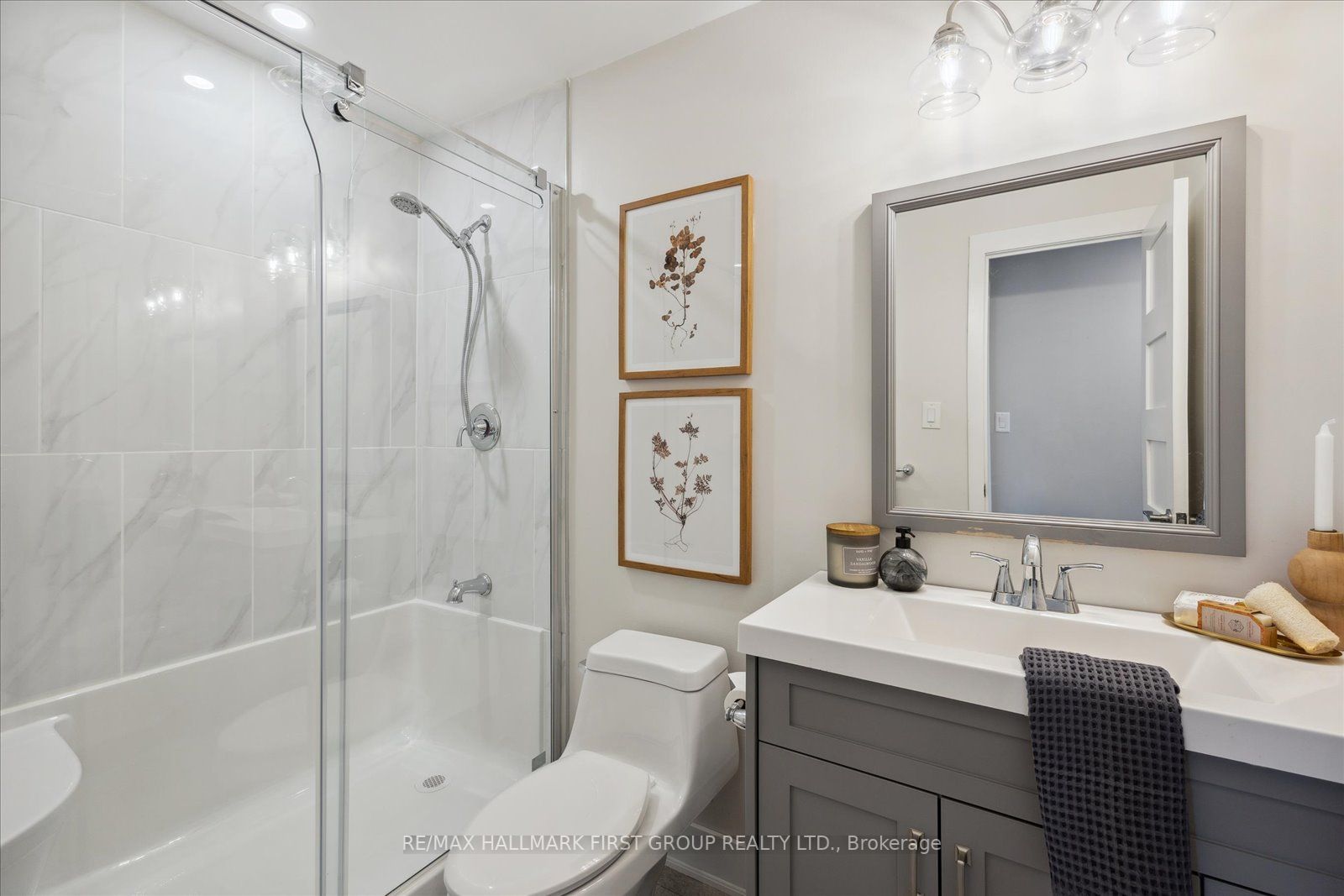 337 Simcoe St N, #306