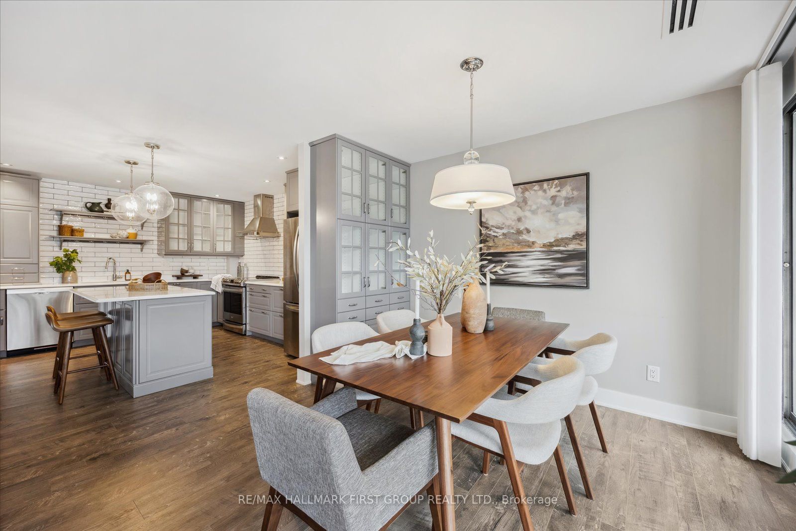 337 Simcoe St N, #306