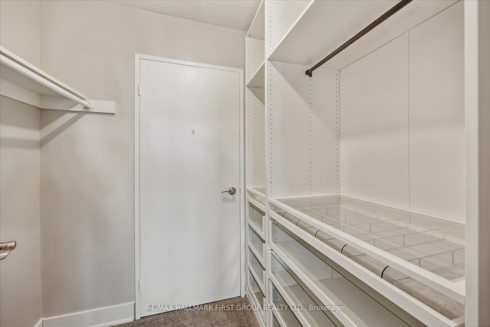 337 Simcoe St N, #306