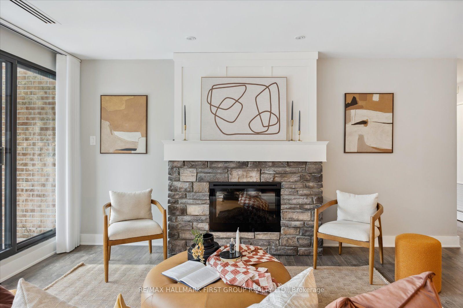 337 Simcoe St N, #306