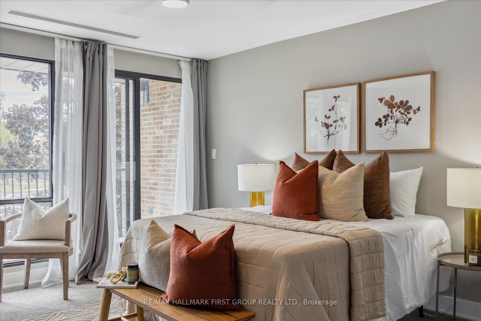 337 Simcoe St N, #306