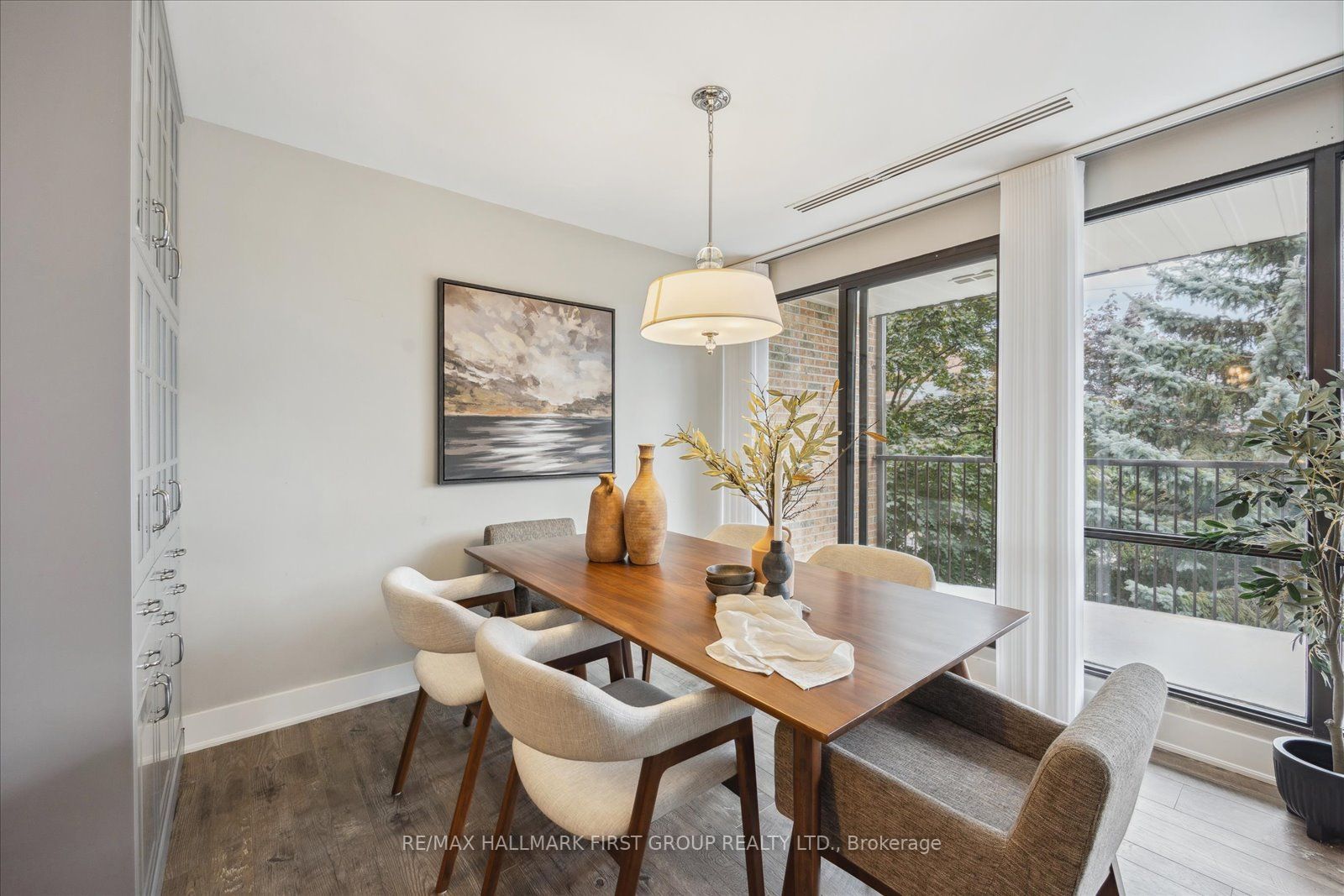 337 Simcoe St N, #306
