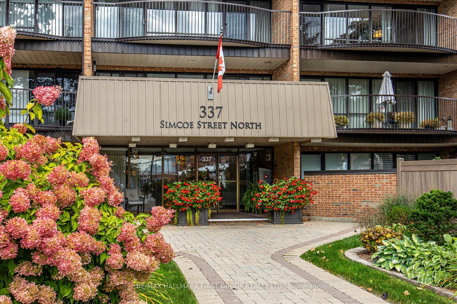 337 Simcoe St N, #306