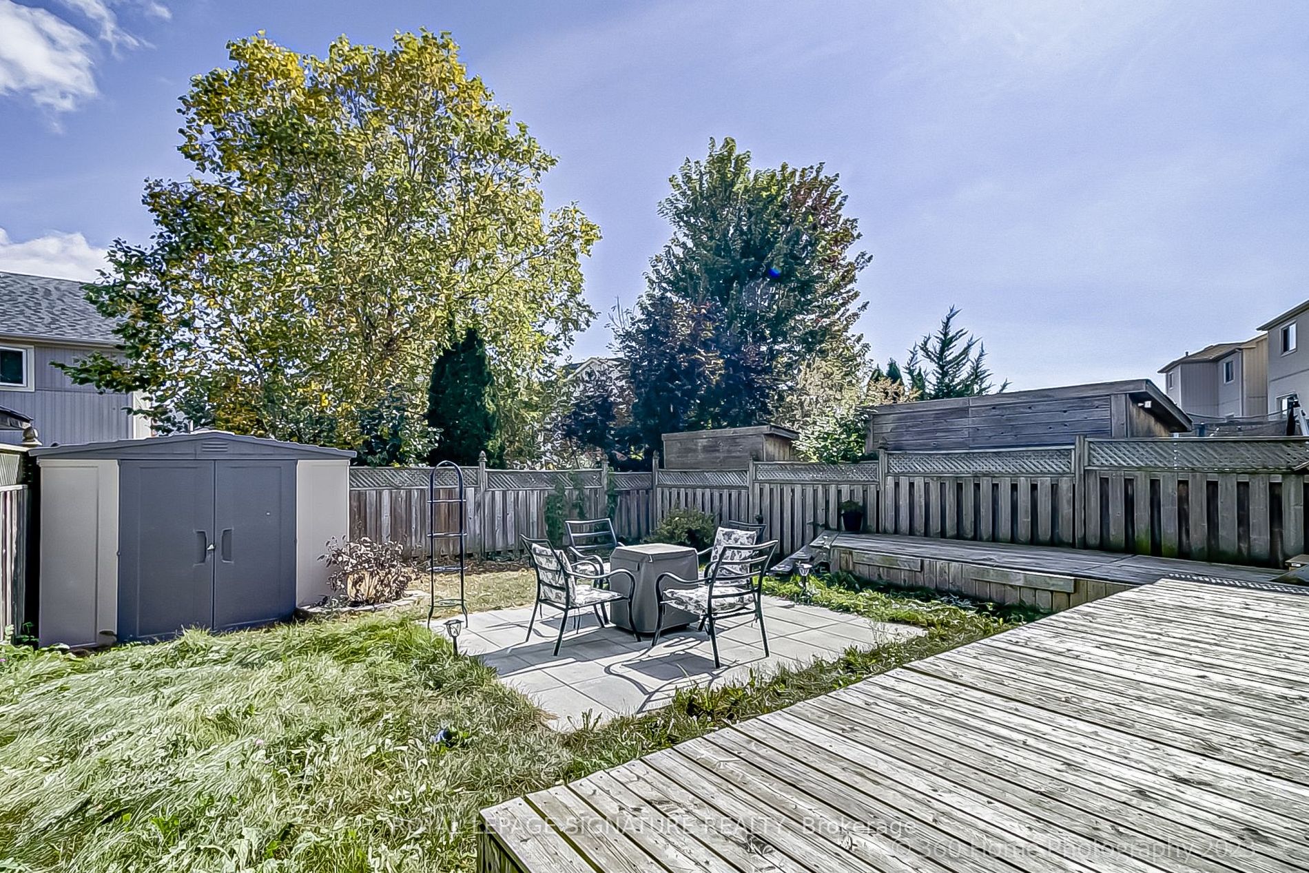 1131 Ashgrove Cres
