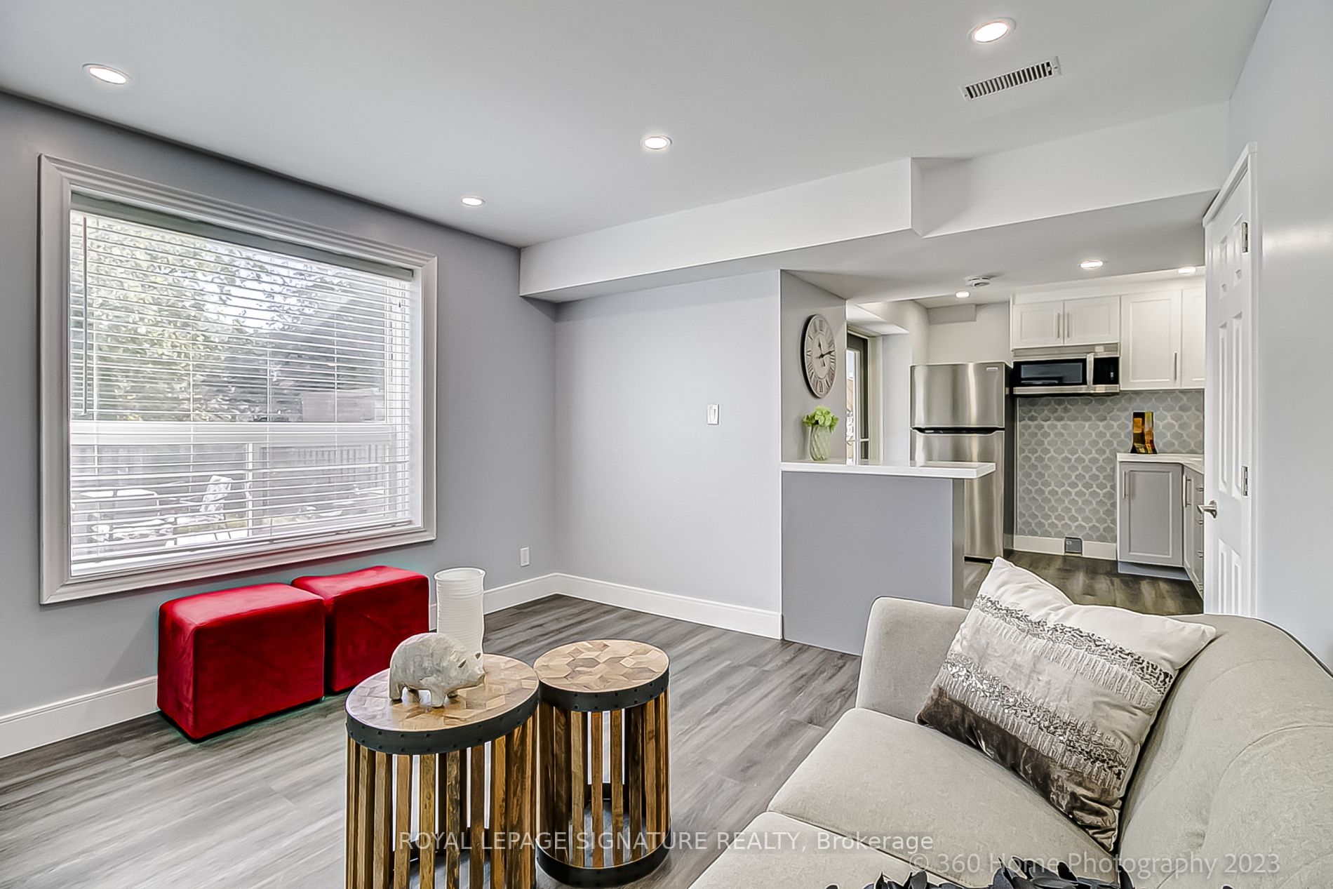 1131 Ashgrove Cres
