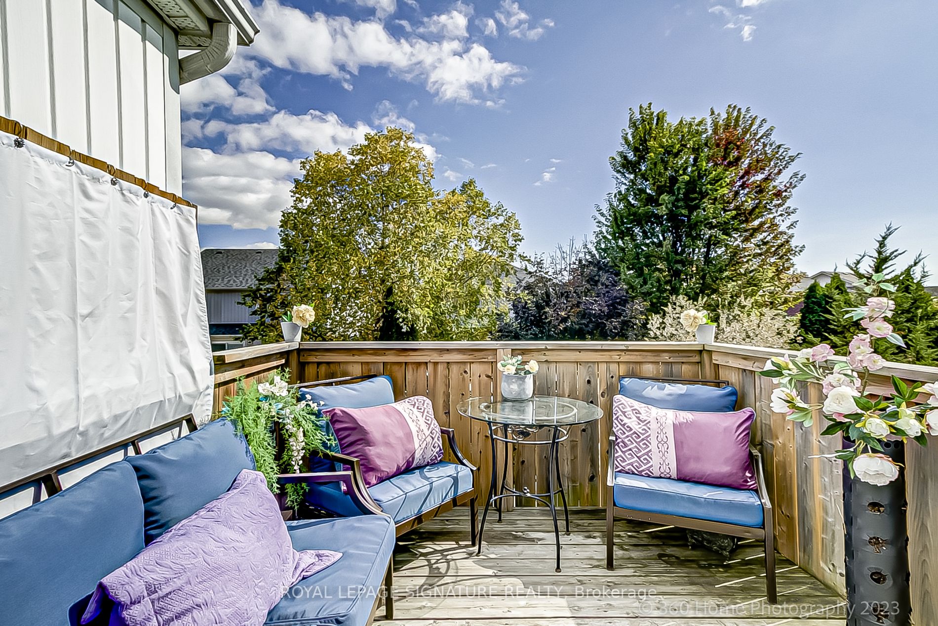 1131 Ashgrove Cres