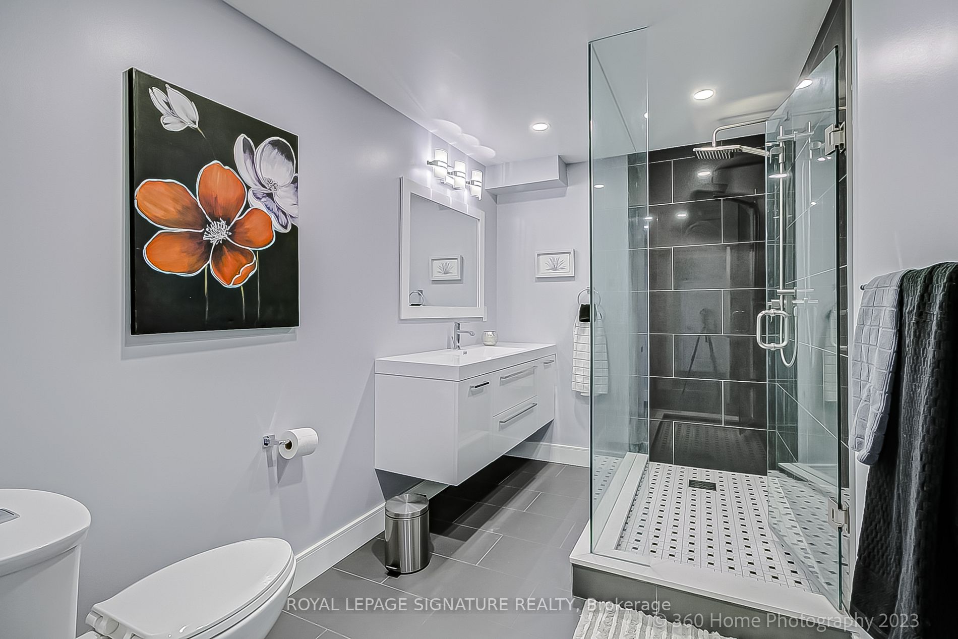 1131 Ashgrove Cres