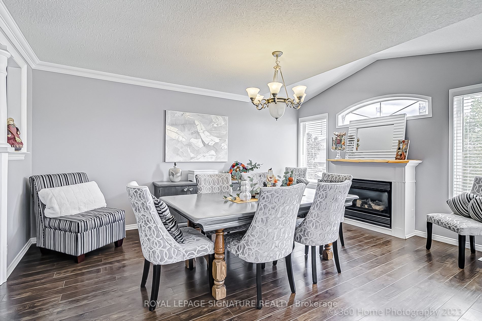 1131 Ashgrove Cres
