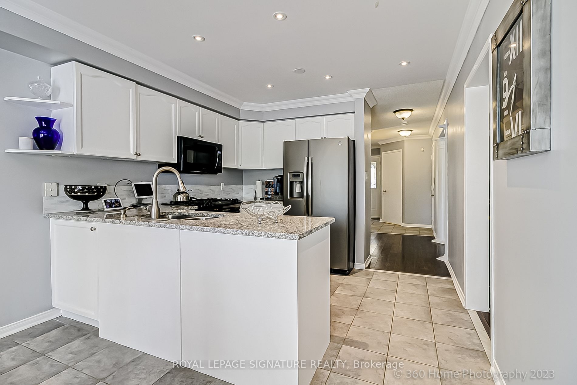 1131 Ashgrove Cres