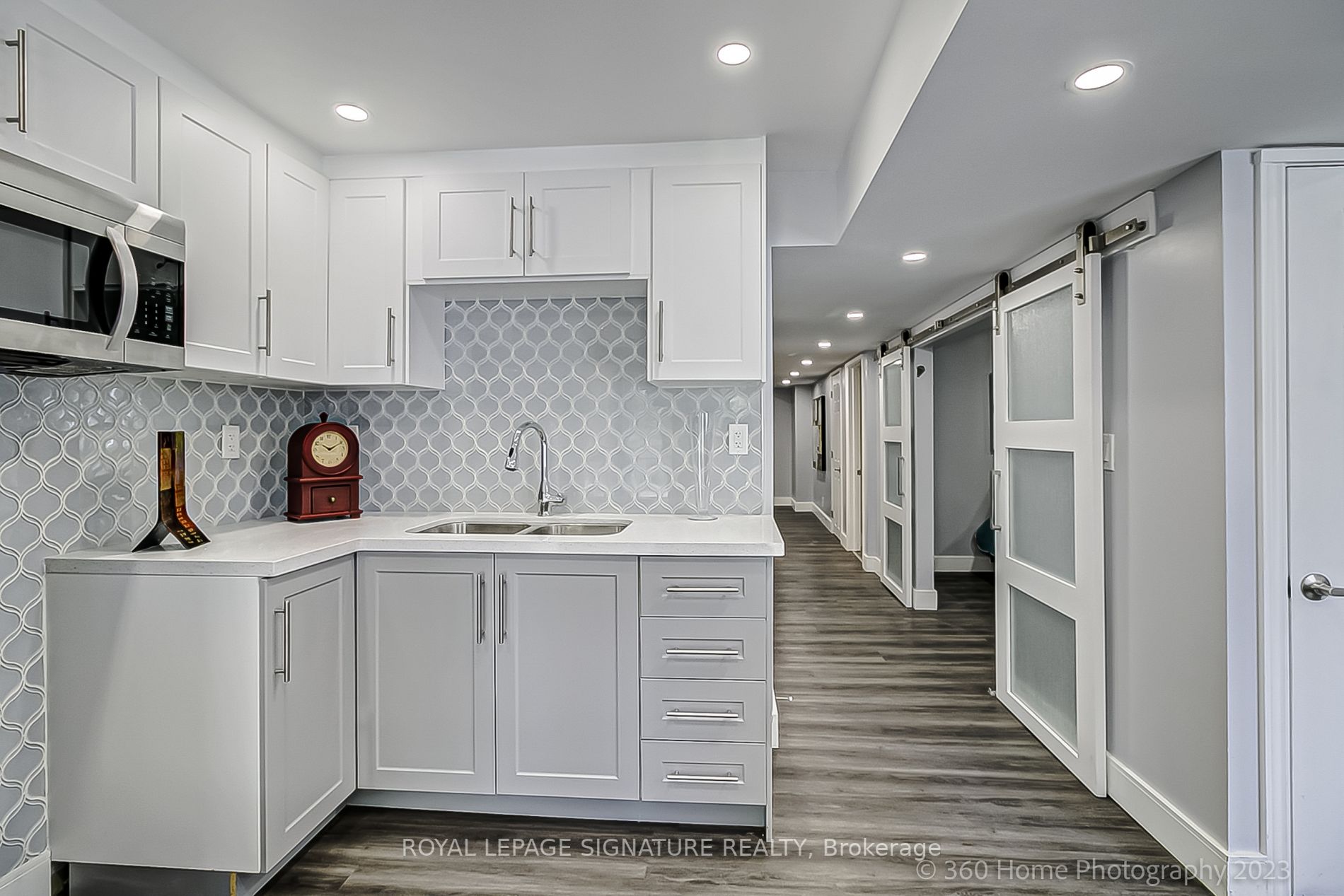1131 Ashgrove Cres
